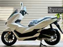 https://riyasewana.com/uploads/honda-pcx-160-1813212222662.jpg