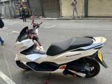 https://riyasewana.com/uploads/honda-pcx-160-2111445922442.jpg