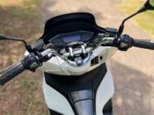 https://riyasewana.com/uploads/honda-pcx-160-2118110913294.jpg