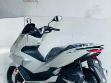 https://riyasewana.com/uploads/honda-pcx-160-2311255919905.jpg