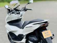 https://riyasewana.com/uploads/honda-pcx-160-2318481022742.jpg