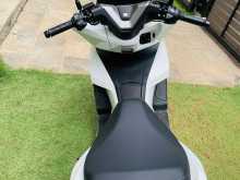 https://riyasewana.com/uploads/honda-pcx-160-2613393722362.jpg