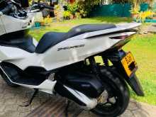 https://riyasewana.com/uploads/honda-pcx-160-289125213093.jpg