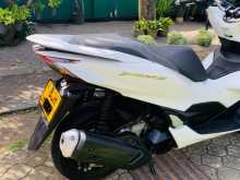 https://riyasewana.com/uploads/honda-pcx-160-289125213552.jpg