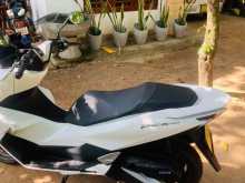 https://riyasewana.com/uploads/honda-pcx-160-2912383122632.jpg