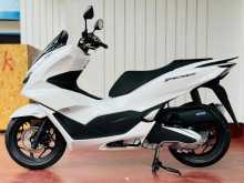 https://riyasewana.com/uploads/honda-pcx-160-3022434022722.jpg