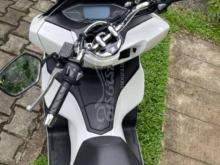 https://riyasewana.com/uploads/honda-pcx-160-31734361321350.jpg