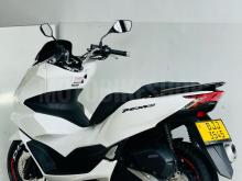 https://riyasewana.com/uploads/honda-pcx-160-714435519535.jpg