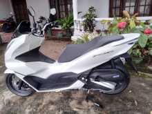 Honda PCX 160 2022 Motorbike