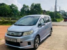 Honda Spike Freed 2011 Car
