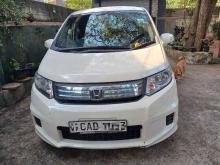 Honda Spike Freed 2013 Car