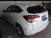 https://riyasewana.com/uploads/honda-vazel-2014-1415082812744.jpg