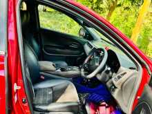 https://riyasewana.com/uploads/honda-vazel-96275422723.jpg
