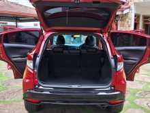https://riyasewana.com/uploads/honda-vezel--5131221525.jpg