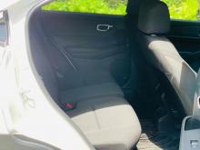 https://riyasewana.com/uploads/honda-vezel-101065624352.jpg