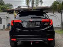 https://riyasewana.com/uploads/honda-vezel-101104422283.jpg