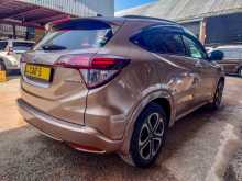 https://riyasewana.com/uploads/honda-vezel-10124246994.jpg