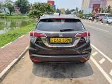 https://riyasewana.com/uploads/honda-vezel-10144055303.jpg