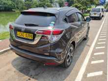 https://riyasewana.com/uploads/honda-vezel-10144055794.jpg