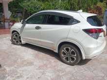 https://riyasewana.com/uploads/honda-vezel-101721214662.jpg