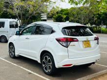 https://riyasewana.com/uploads/honda-vezel-11554366725.jpg