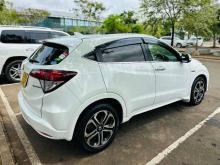 https://riyasewana.com/uploads/honda-vezel-11554366966.jpg