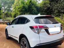 https://riyasewana.com/uploads/honda-vezel-1210333222592.jpg