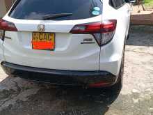https://riyasewana.com/uploads/honda-vezel-12122314512.jpg