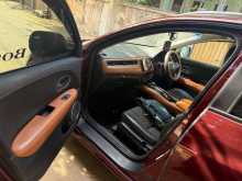 https://riyasewana.com/uploads/honda-vezel-12802254493.jpg