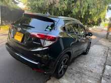 https://riyasewana.com/uploads/honda-vezel-13195952102.jpg
