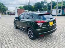 https://riyasewana.com/uploads/honda-vezel-14113020854.jpg