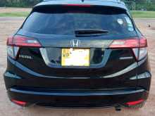 https://riyasewana.com/uploads/honda-vezel-1412465543.jpg