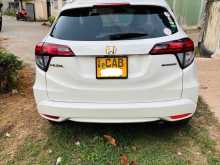https://riyasewana.com/uploads/honda-vezel-1418553222902.jpg