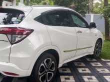 https://riyasewana.com/uploads/honda-vezel-14702444923.jpg