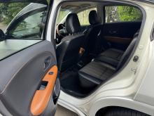 https://riyasewana.com/uploads/honda-vezel-1513310917095.jpg