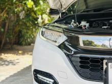 https://riyasewana.com/uploads/honda-vezel-1514101417816.jpg