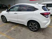 https://riyasewana.com/uploads/honda-vezel-15165924956.jpg