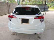 https://riyasewana.com/uploads/honda-vezel-15202644944.jpg