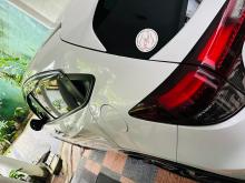 https://riyasewana.com/uploads/honda-vezel-158065917455.jpg