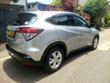 https://riyasewana.com/uploads/honda-vezel-16713434553.jpg