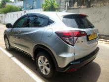 https://riyasewana.com/uploads/honda-vezel-16714276384.jpg