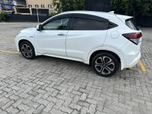 https://riyasewana.com/uploads/honda-vezel-168432117585.jpg