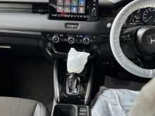 https://riyasewana.com/uploads/honda-vezel-19154312425.jpg