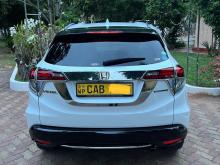 https://riyasewana.com/uploads/honda-vezel-197402817152.jpg