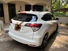 https://riyasewana.com/uploads/honda-vezel-2014-1011464312352.jpg