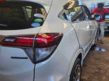 https://riyasewana.com/uploads/honda-vezel-2014-112470912472.jpg