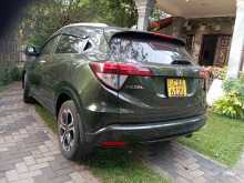 https://riyasewana.com/uploads/honda-vezel-2014-11638104052.jpg