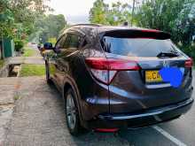 https://riyasewana.com/uploads/honda-vezel-2014-118340212624.jpg