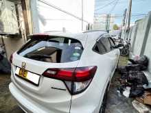 https://riyasewana.com/uploads/honda-vezel-2014-129231012663.jpg