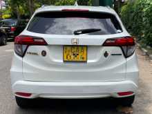 https://riyasewana.com/uploads/honda-vezel-2014-159360612182.jpg